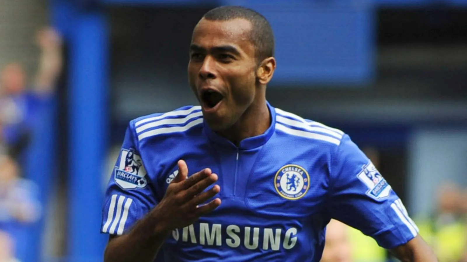 Sejarah Sponsor Utama Jersey Chelsea di Era Premier League - sumber: (givemesport)