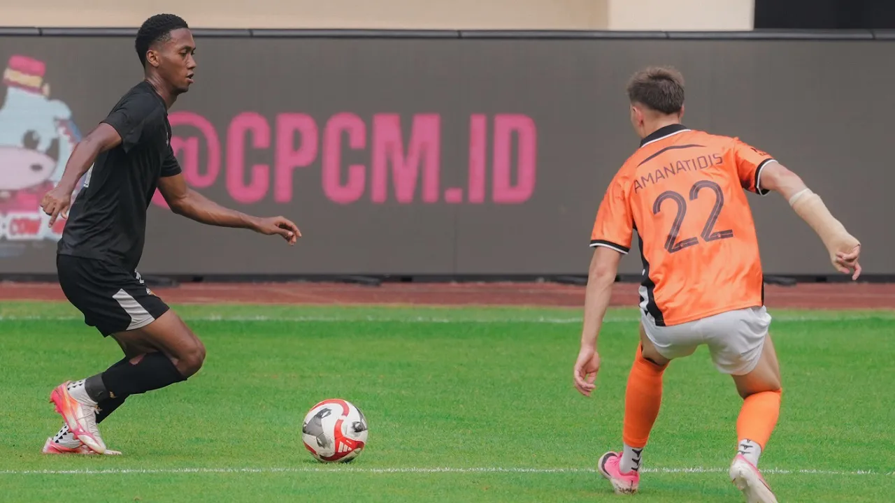 Laga uji coba Dewa United FC kontra Brisbane Roar