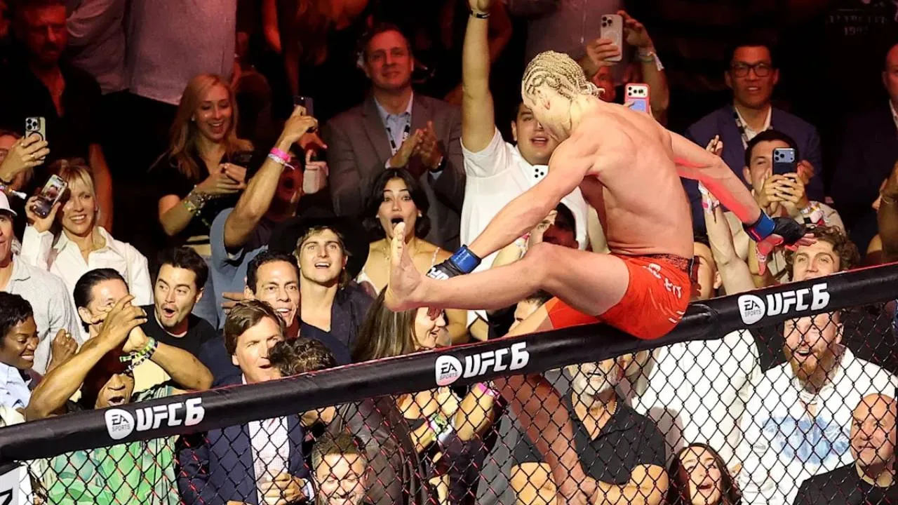 Paddy Pimblett dijatuhi denda setelah memanjat keluar pagar octagon setelah kemenangannya di UFC 329 pada 11 Juli lalu. (Foto: Fight TV)