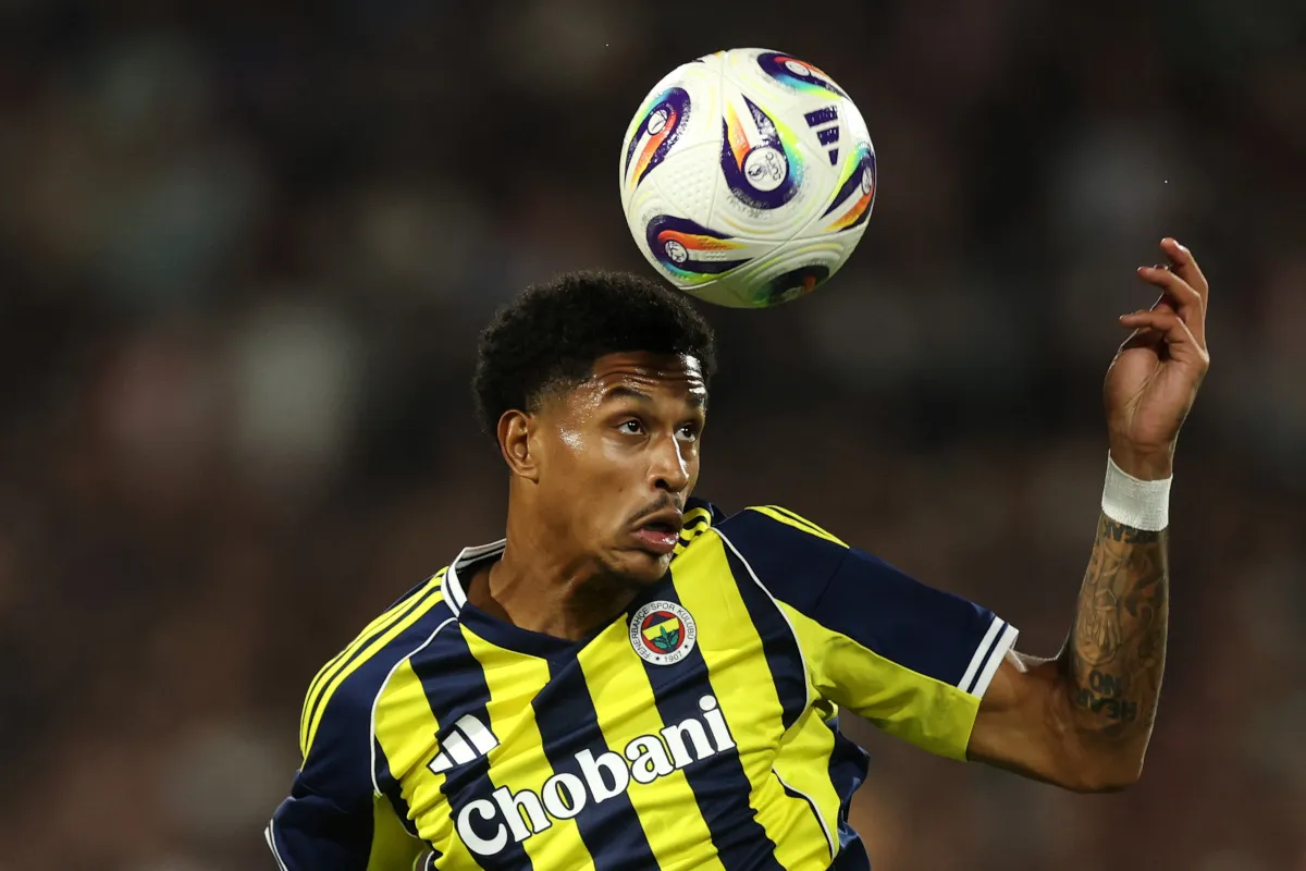 Oosterwolde Kembali ke Fenerbahce Usai Gagal Lewati Tes Medis di Roma - sumber: (footballitalia)