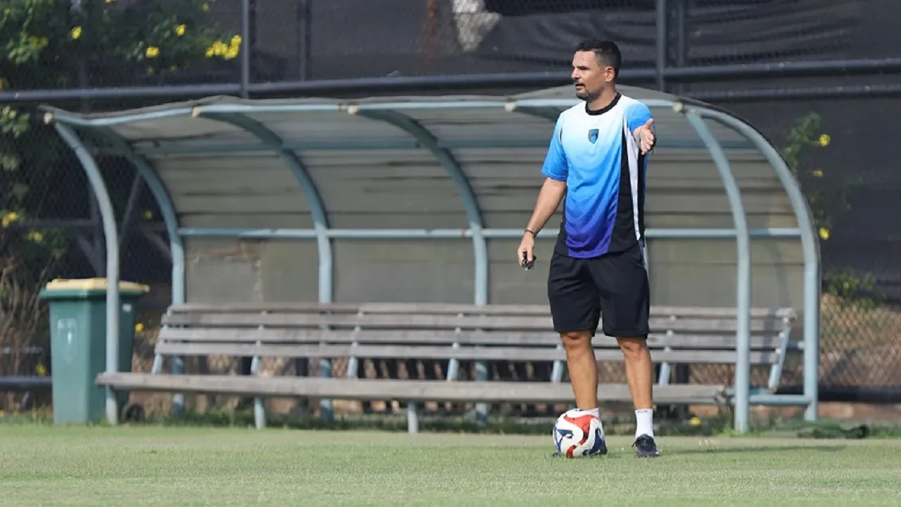 Persita Tangerang tetap percayakan Carlos Pena sebagai nakhoda tim