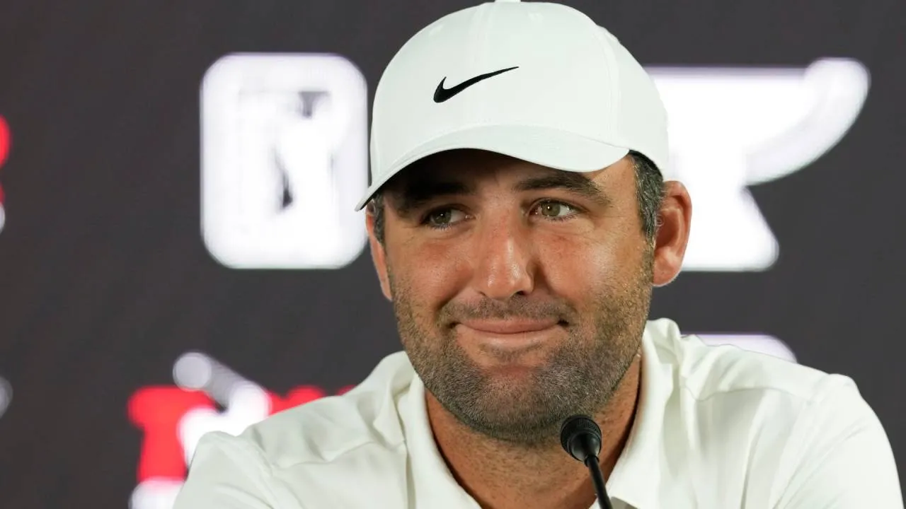 Scottie Scheffler sebelumnya mengungkapkan bahwa penyakit tersebut membuatnya kesulitan menggenggam tongkat golf pada awal BMW Championship. (Foto: Golf Digest)