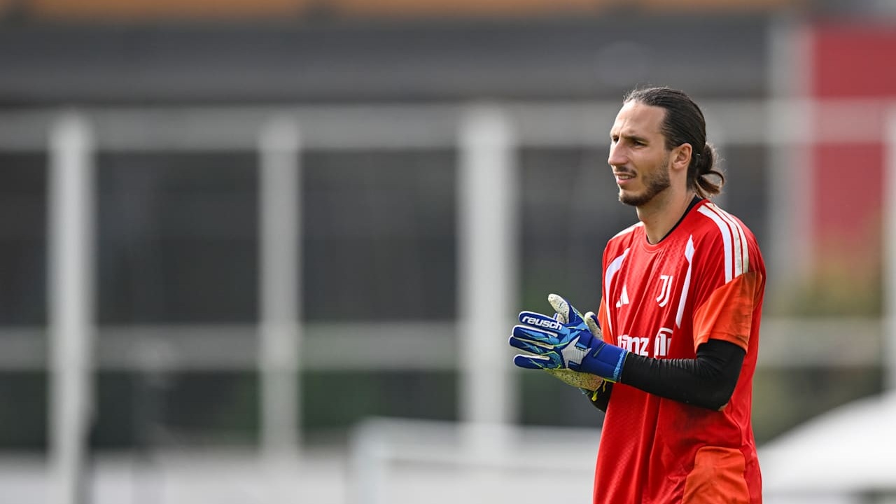 Singgung Szczesny dan Buffon, Kamil Grabara Bangga Gabung Juventus