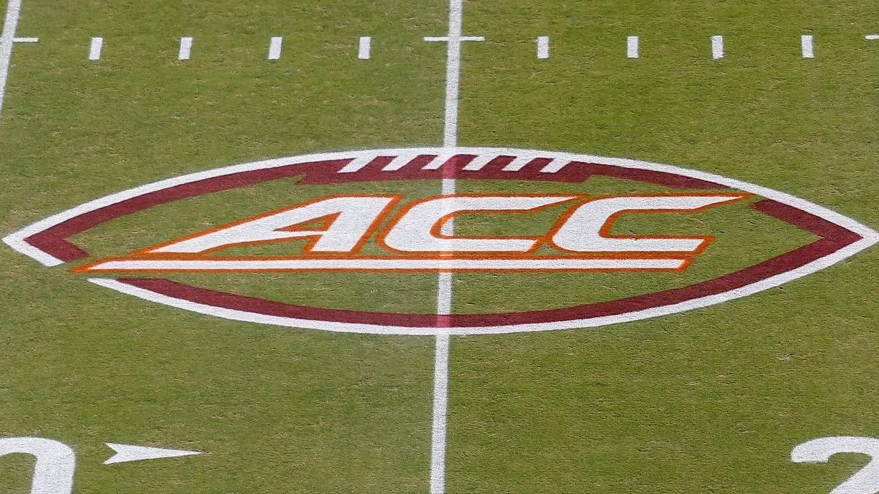 Larangan juga mencakup pemain yang telah menandatangani kontrak dengan NFL atau liga football profesional lainnya, NBA atau G League, maupun WNBA. (Foto: AP)