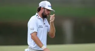 Bermain Tanpa Partner, Cameron Young Bikin Kejutan di East Lake