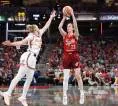 Caitlin Clark dan Kelsey Mitchell Tampil Dominan Saat Fever Kalahkan Sun