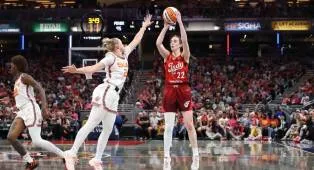 Caitlin Clark dan Kelsey Mitchell Tampil Dominan Saat Fever Kalahkan Sun