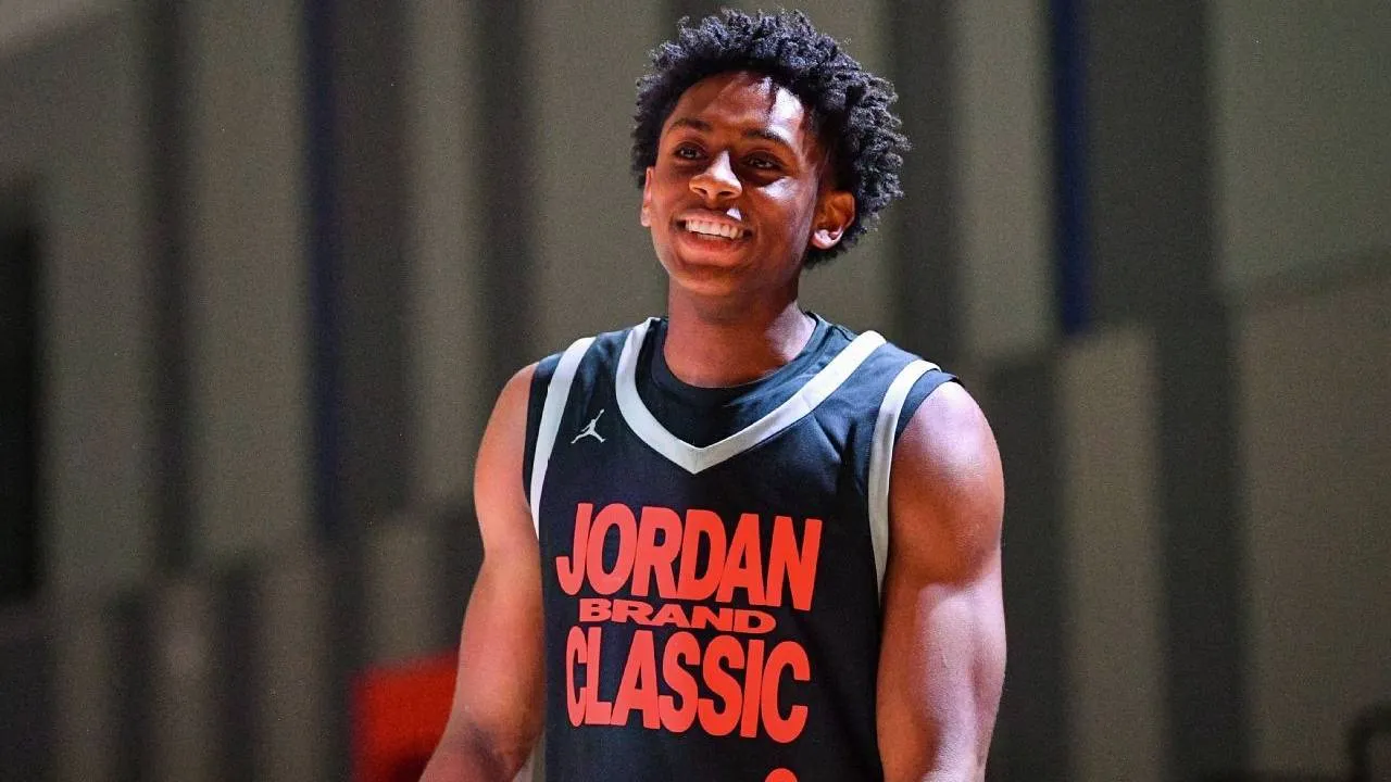 Kondisi lutut Brandon McCoy akan menjadi salah satu hal yang paling diperhatikan Michigan menjelang dimulainya musim 2026-27. (Foto: AP)