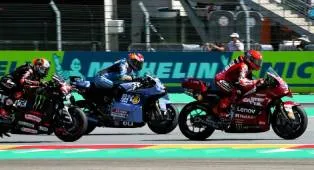 Hasil Sprint MotoGP Aragon: Marc Marquez Menang Usai Duel Lawan Bezzecchi