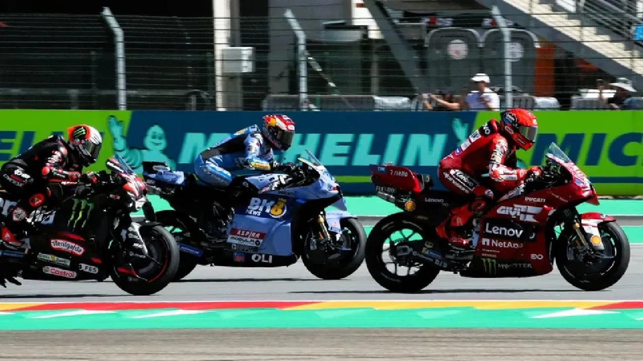 Hasil Sprint MotoGP Aragon: Marc Marquez Menang Usai Duel Lawan Bezzecchi