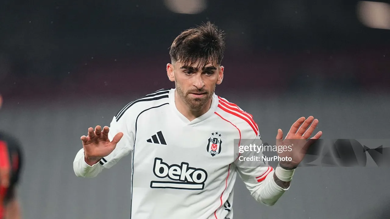 Jota Silva awalnya dipinjamkan ke Olympiakos, tetapi transfernya kini berubah permanen