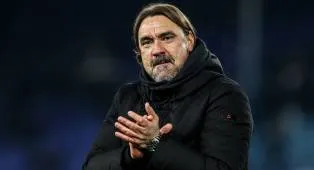Leeds United Sepakati Transfer Pemain Bertinggi 6 Kaki 2 Inci