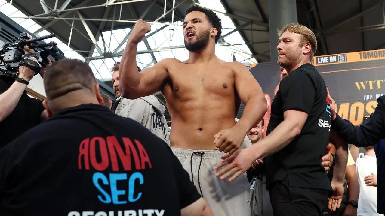 Bersama pelatih Ben Davison dan Lee Wylie, Moses Itauma terus memperbaiki berbagai kesalahan serta menutupi celah dalam permainannya. (Foto: Fight TV)