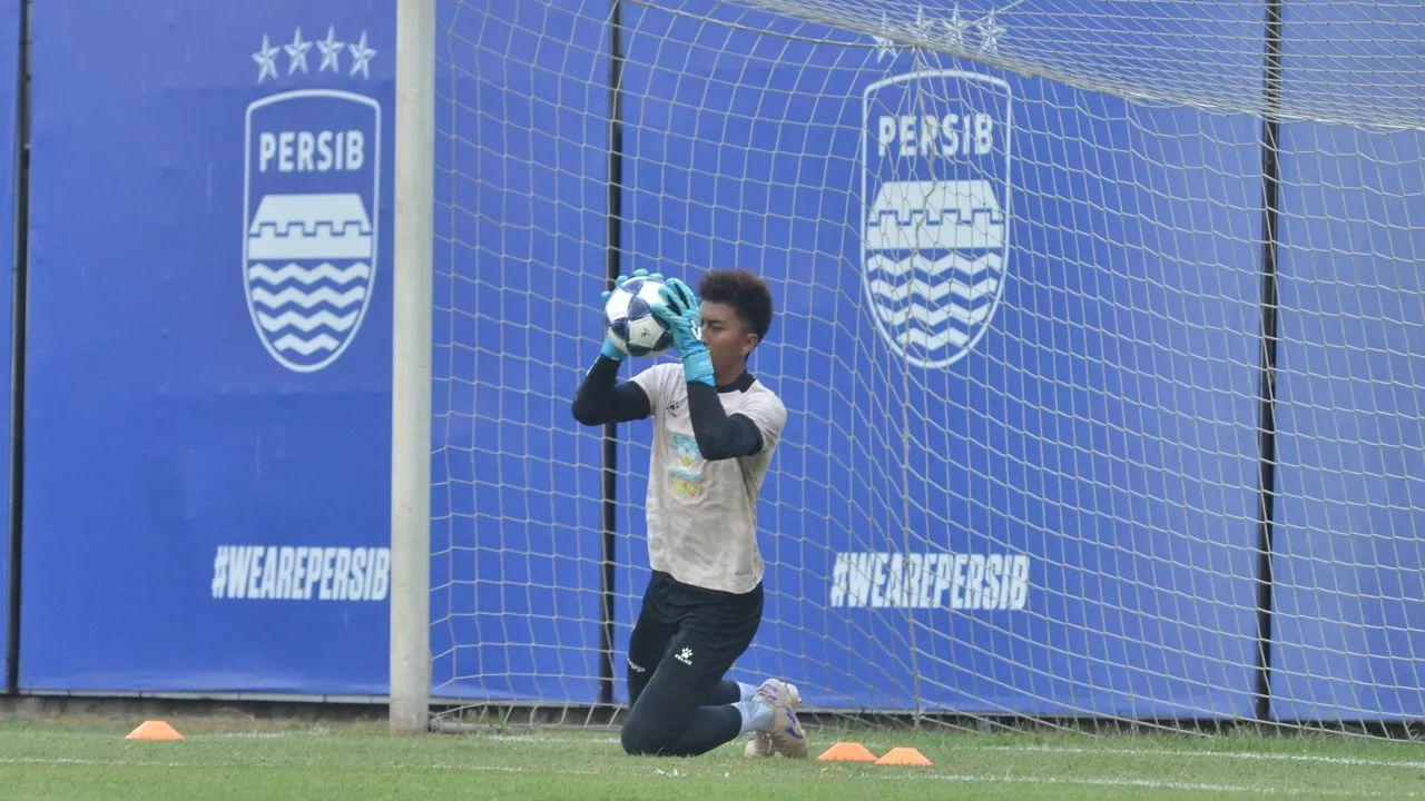 Kiper muda Persib, Fitrah Maulana