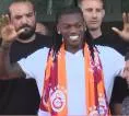 Rafael Leao Disambut Meriah Suporter Galatasaray Usai Tinggalkan Milan