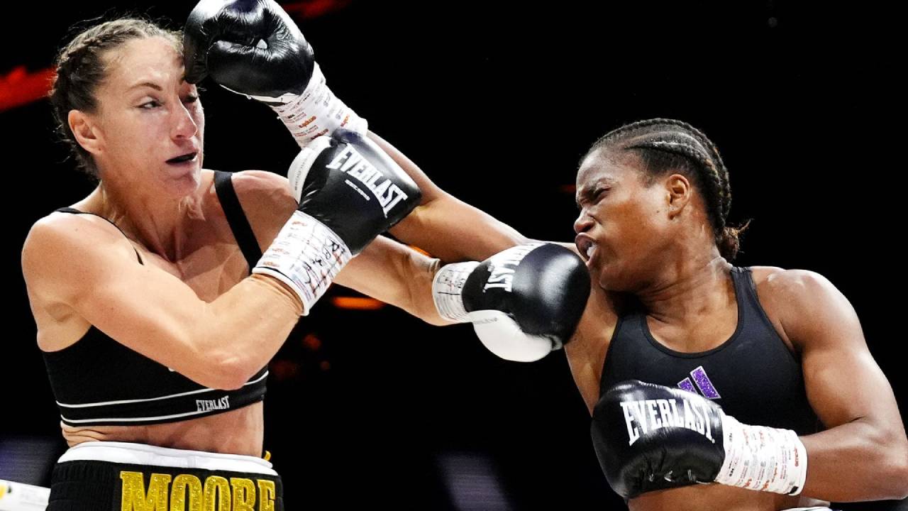 Caroline Dubois Menang Telak atas Amelia Moore di Birmingham