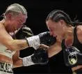 Chantelle Cameron Taklukkan Mikaela Mayer dalam Duel Unifikasi Gelar