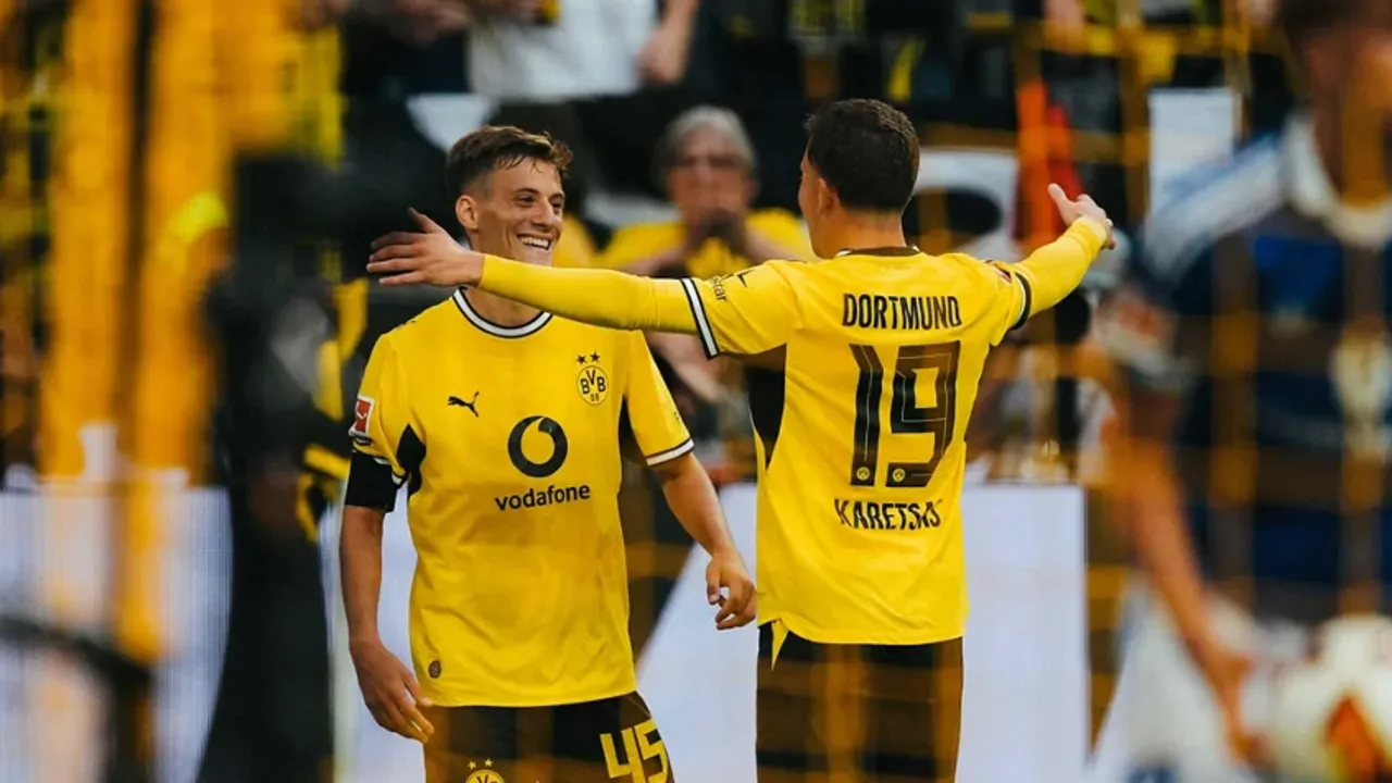 Duo Borussia Dortmund asal Yunani
