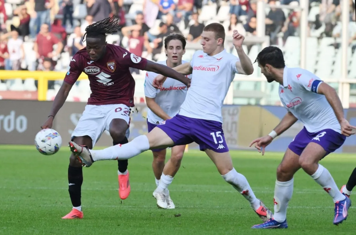 Fiorentina Dekati Njie, Bidik Gnonto dari Leeds United - sumber: (footballitalia)