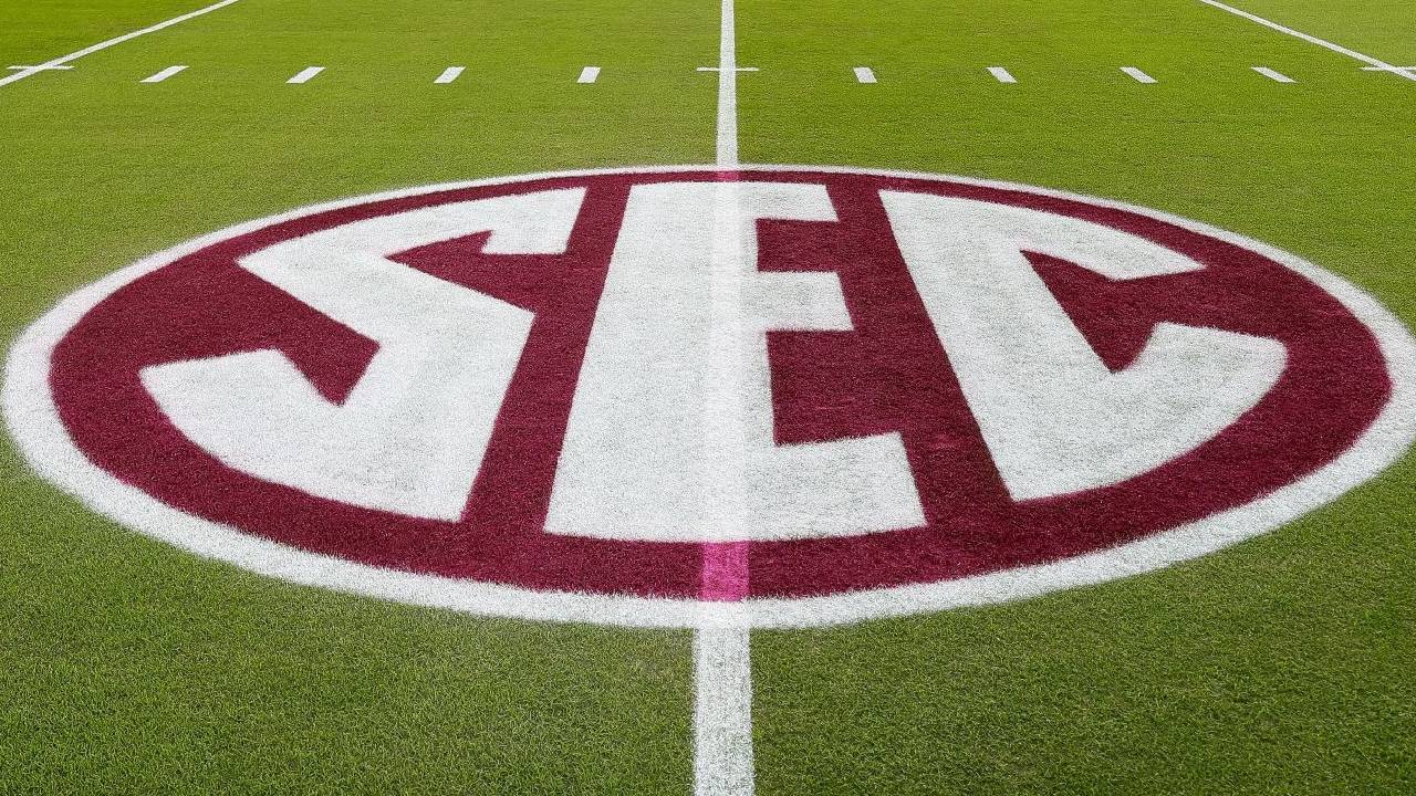 Hakim Larang SEC Sanksi Tim yang Memainkan Eks Pemain NFL