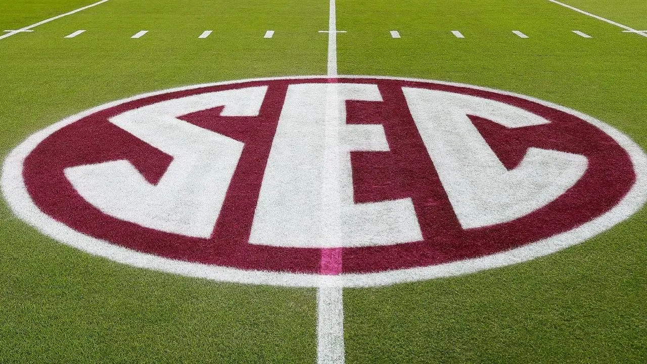 Aturan tersebut mengancam hukuman berat kepada tim yang memainkan pemain yang sebelumnya telah menandatangani kontrak untuk bermain di NFL, NBA, atau WNBA. (Foto: AP)