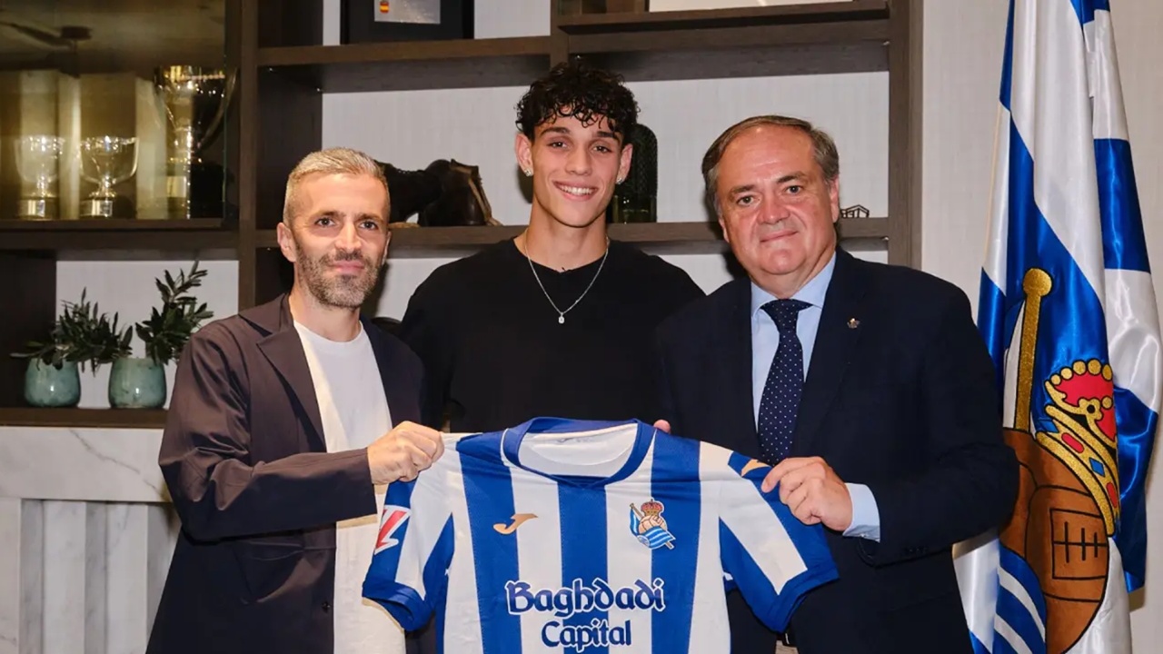 Hector Fort Jalani Hari Pertamanya sebagai Pemain Real Sociedad
