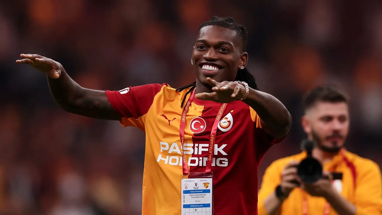 Konfirmasi Kepindahan ke Galatasaray, Rafael Leao Akui Banyak Menangis