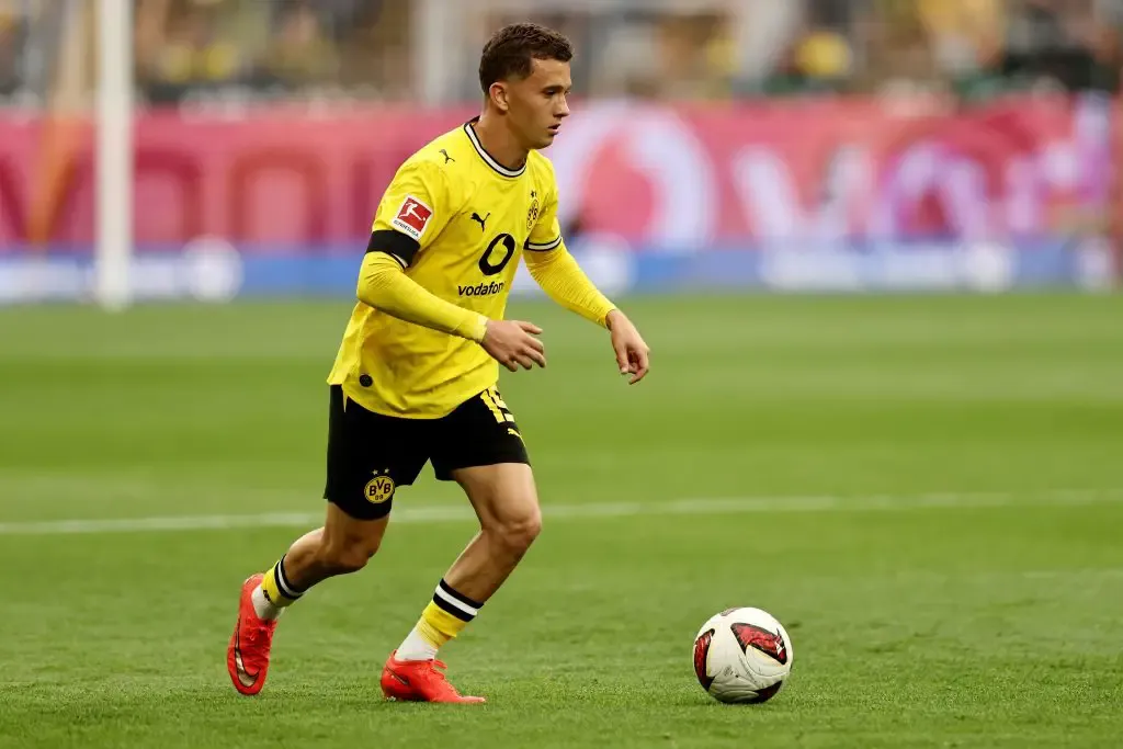 Konstantinos Karetsas Terkesima Atmosfer Debut di Signal Iduna Park - sumber: (getfootballnewsgermany)