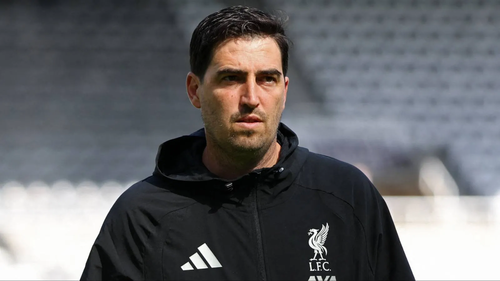 Liverpool Resmi Negosiasi Datangkan Bek Raksasa Pengganti Pemain 25 Tahun - sumber: (givemesport)