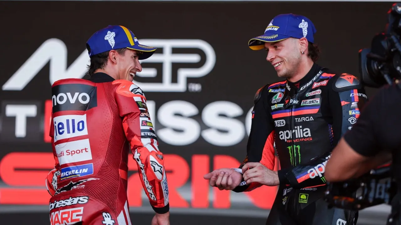 Momen Marc Marquez Tancap Gas Seakan Tantang Marco Bezzecchi di GP Aragon