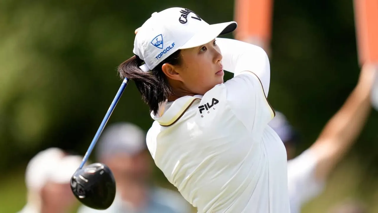 Ruoning Yin mengoleksi total 12-under 204 setelah tiga putaran dan unggul satu pukulan atas dua pegolf Korea Selatan, Sei Young Kim dan Hyo Joo Kim. (Foto: AP)