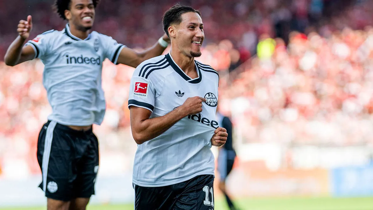 Younes Ebnoutalib Bahagia Cetak Hattrick untuk Eintracht Frankfurt