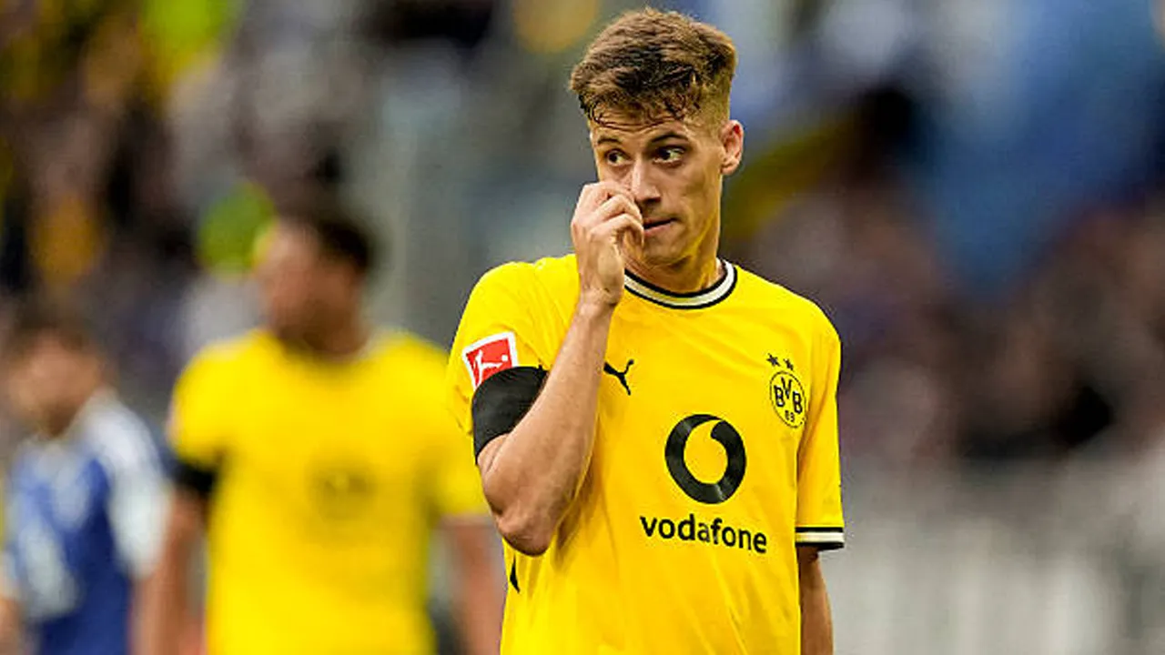 Absen Beberapa Bulan, Dortmund Konfirmasi Giannis Konstantelias Cedera ACL