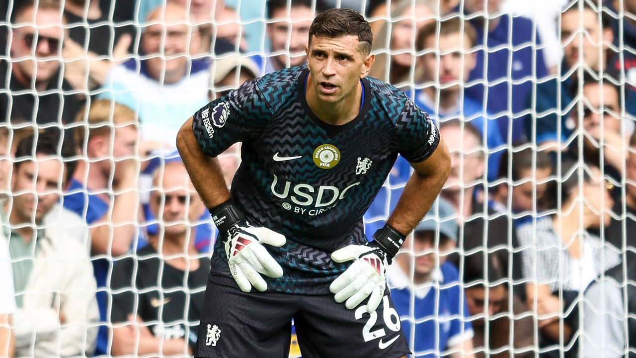 Alonso Puji Penampilan Emiliano Martinez dalam Debutnya Bersama Chelsea
