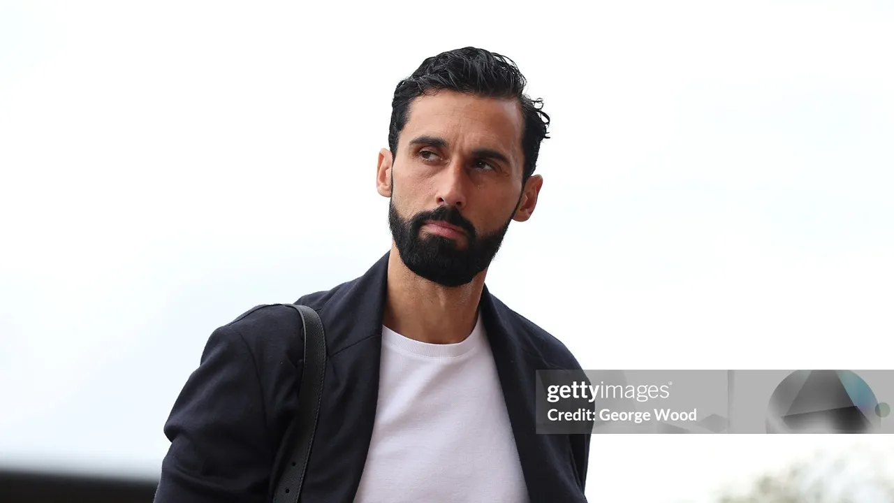 Alvaro Arbeloa desak manajemen Fulham datangkan pemain baru di penutupan bursa transfer