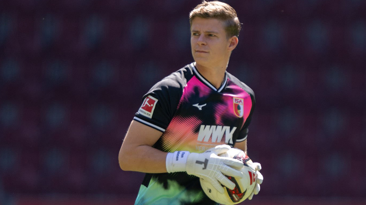 Augsburg Menang Telak dan Catat Clean Sheet, Finn Dahmen Puas
