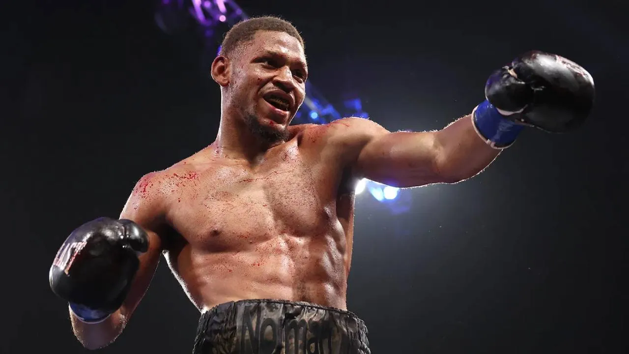 Brian Norman menilai Romero seharusnya mampu memberikan perlawanan lebih besar kepada Lopez. (Foto: Fight TV)