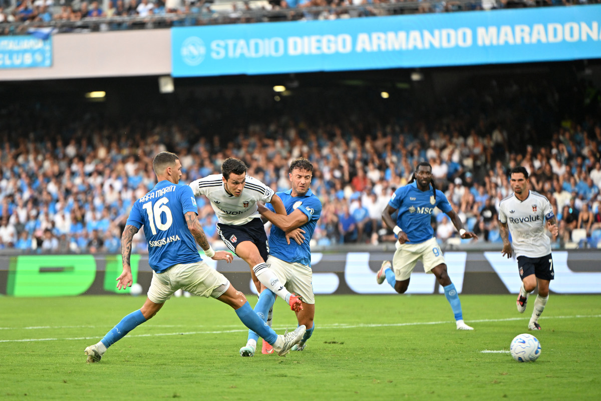Como Tumbangkan Napoli, Fabregas Bersinar di Stadion Maradona