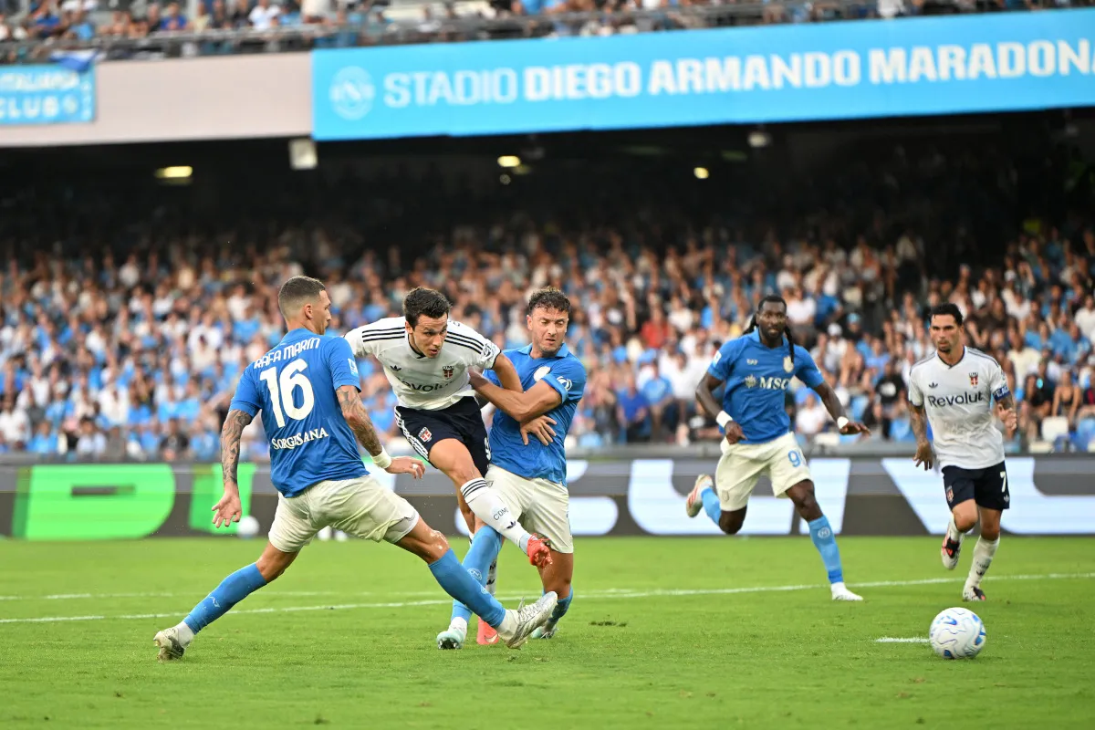 Como Tumbangkan Napoli, Fabregas Bersinar di Stadion Maradona
