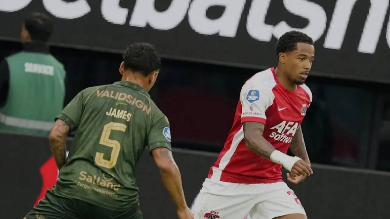 Dean James gagal selamatkan Go Ahead Eagles dari kekalahan telak dari AZ Alkmaar