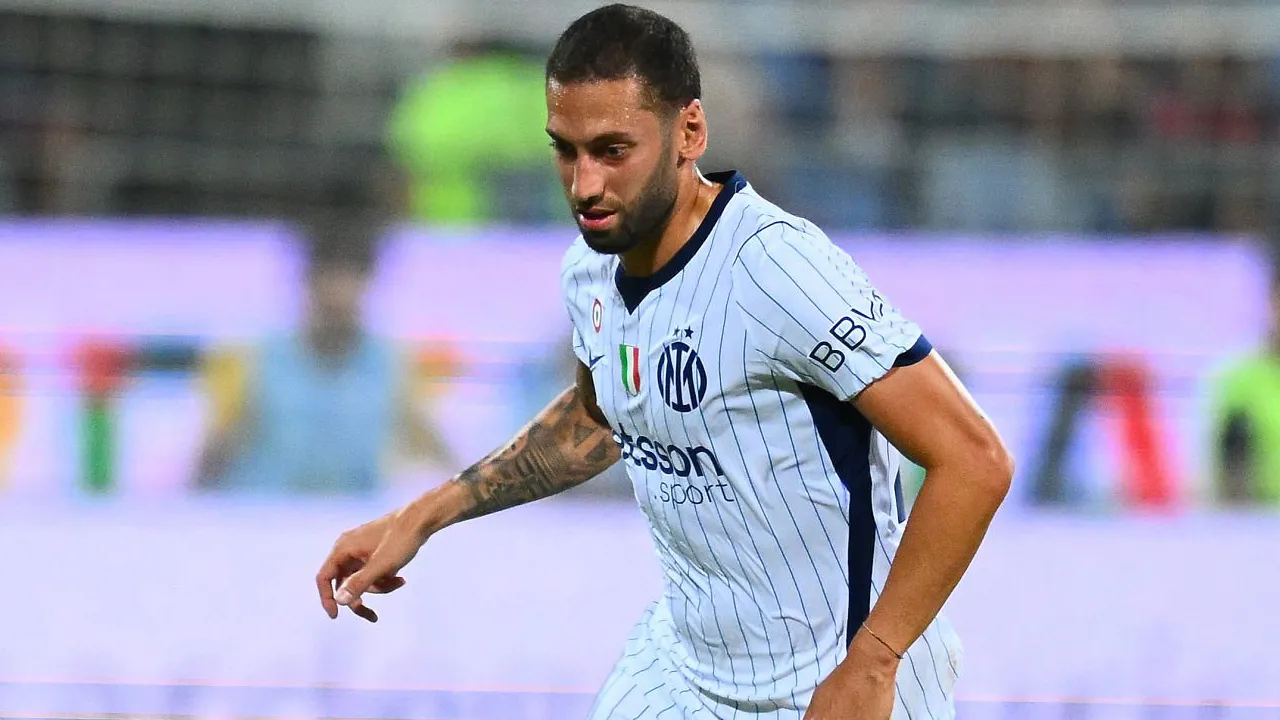 Hakan Calhanoglu Bahagia Jadi Pahlawan Kemenangan Inter atas Cagliari