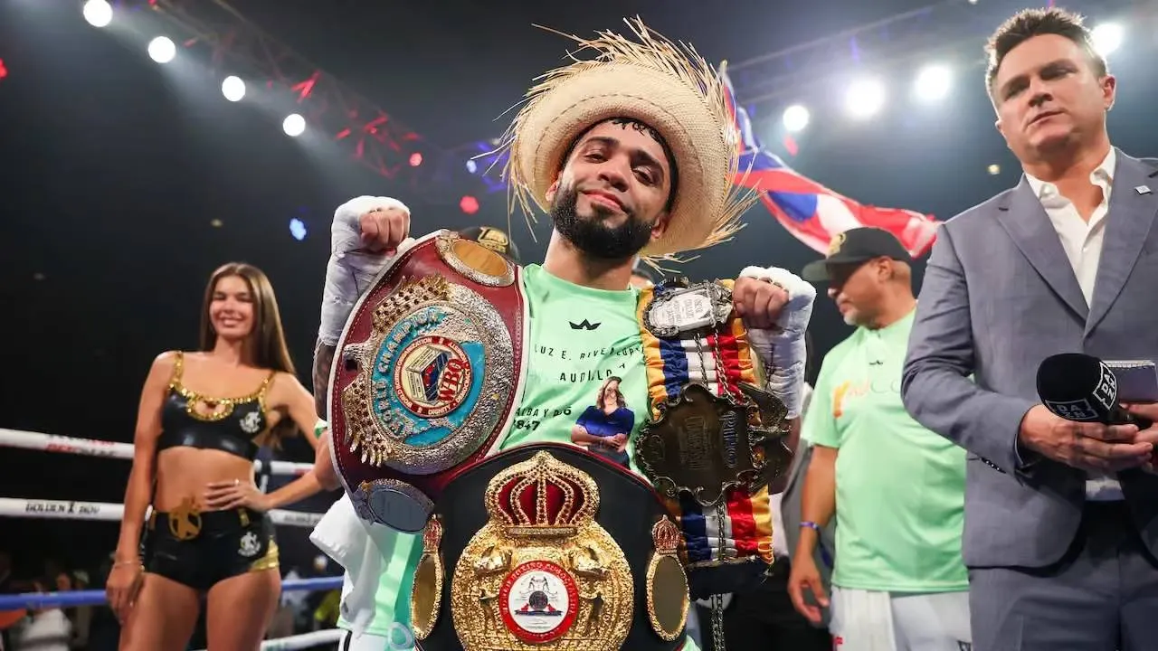 Oscar Collazo memilih melewati kelas junior terbang atau 108 pound dan langsung naik ke kelas terbang untuk menantang Sandoval. (Foto: Fight TV)