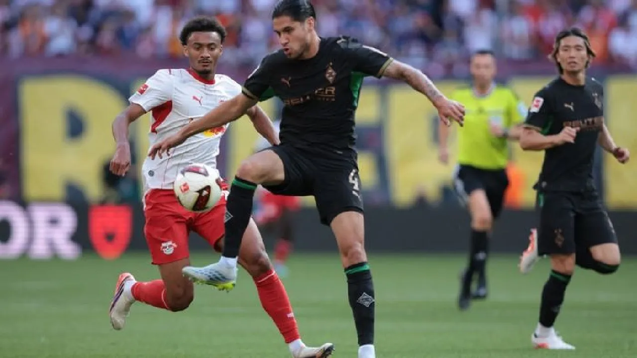 Kevin Diks gagal selamatkan Borussia Monchengladbach saat kalah dari RB Leipzig