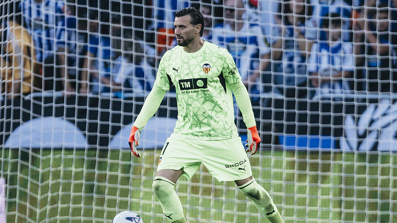 Stole Dimitrievski Akui Valencia Tampil Buruk Saat Dikalahkan La Coruna