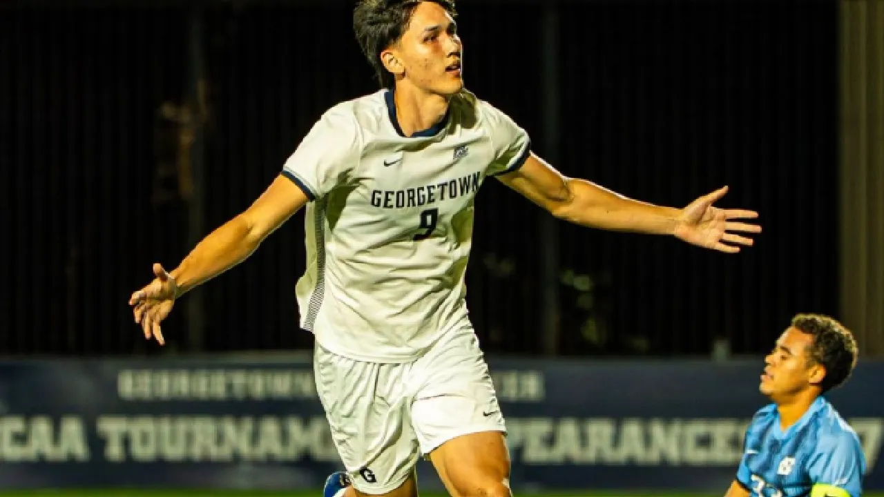 Mitchell Baker cetak brace dua gol saat lawan Duke.