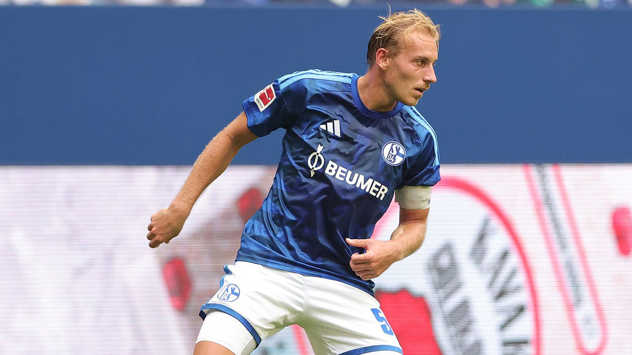 Timo Becker Akui Kekalahan Schalke dari Augsburg Sangat Menyakitkan
