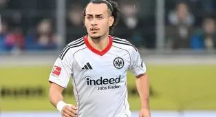 Tinggalkan Eintracht Frankfurt, Arthur Theate Resmi Kembali ke Bologna