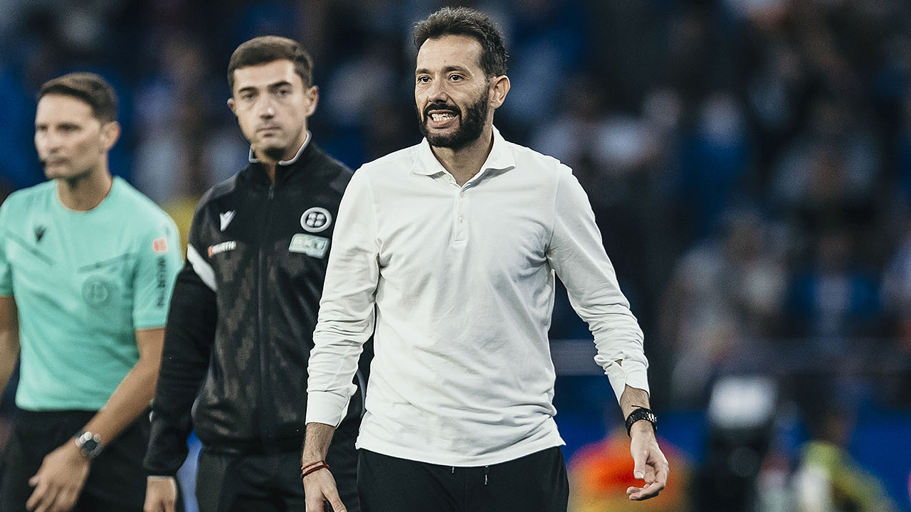 Valencia Kalah Telak, Carlos Corberan Sebut Penampilan Timnya Memalukan