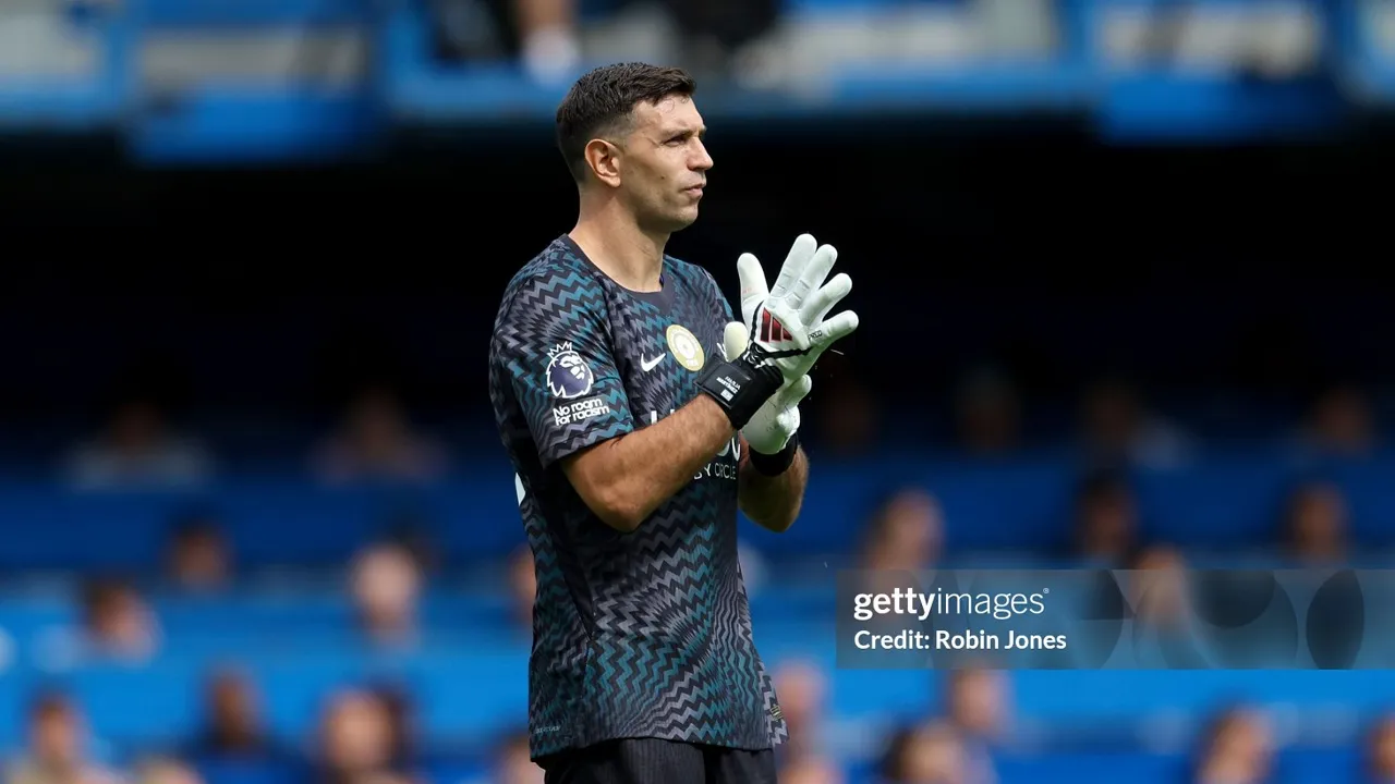 Xabi Alonso sebut aura dan pengalaman Emiliano Martinez sangat bantu Chelsea