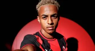 AC Milan Resmi Gaet Hutchinson dari Nottingham Forest dengan Nilai €44 Juta